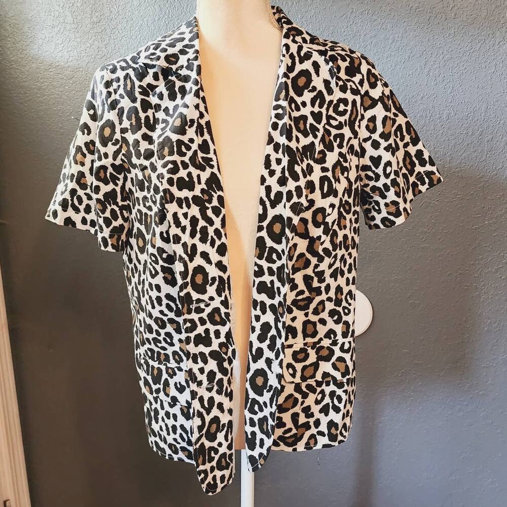Notations Animals Leopard print Short Sleeve 2 Button Shacket Plus Size 1X